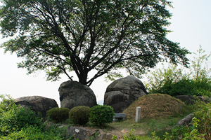 망우산 삼형제 바위